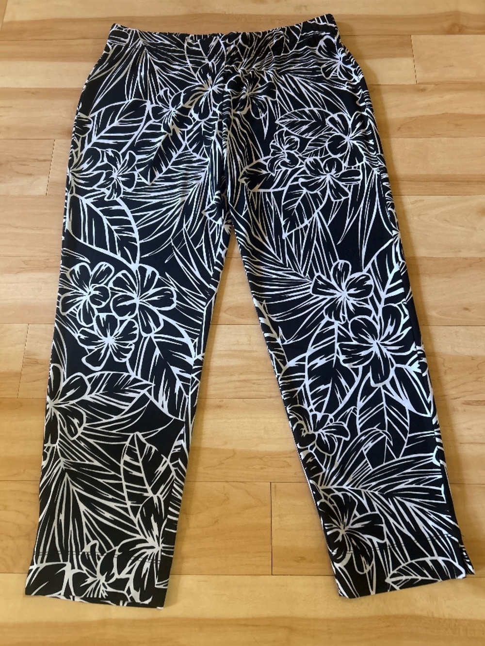 Clara Sunwoo Capris Legging SIZE LARGE
